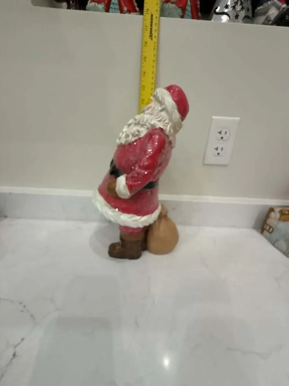 Hallmark Christmas Santa Claus Figurine Holding Wreath
